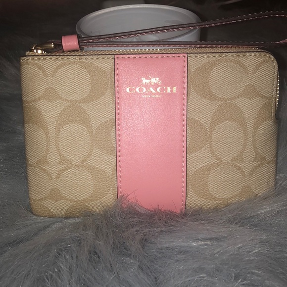 Brand new coach wristlet - Picture 2 of 5